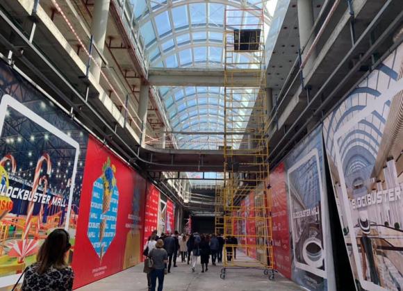 Второй этаж Blockbuster Mall