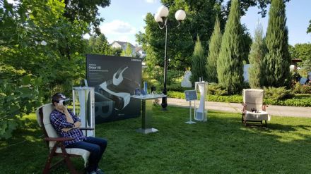 фото промостойки S6 с презентации новой модели Ягуар