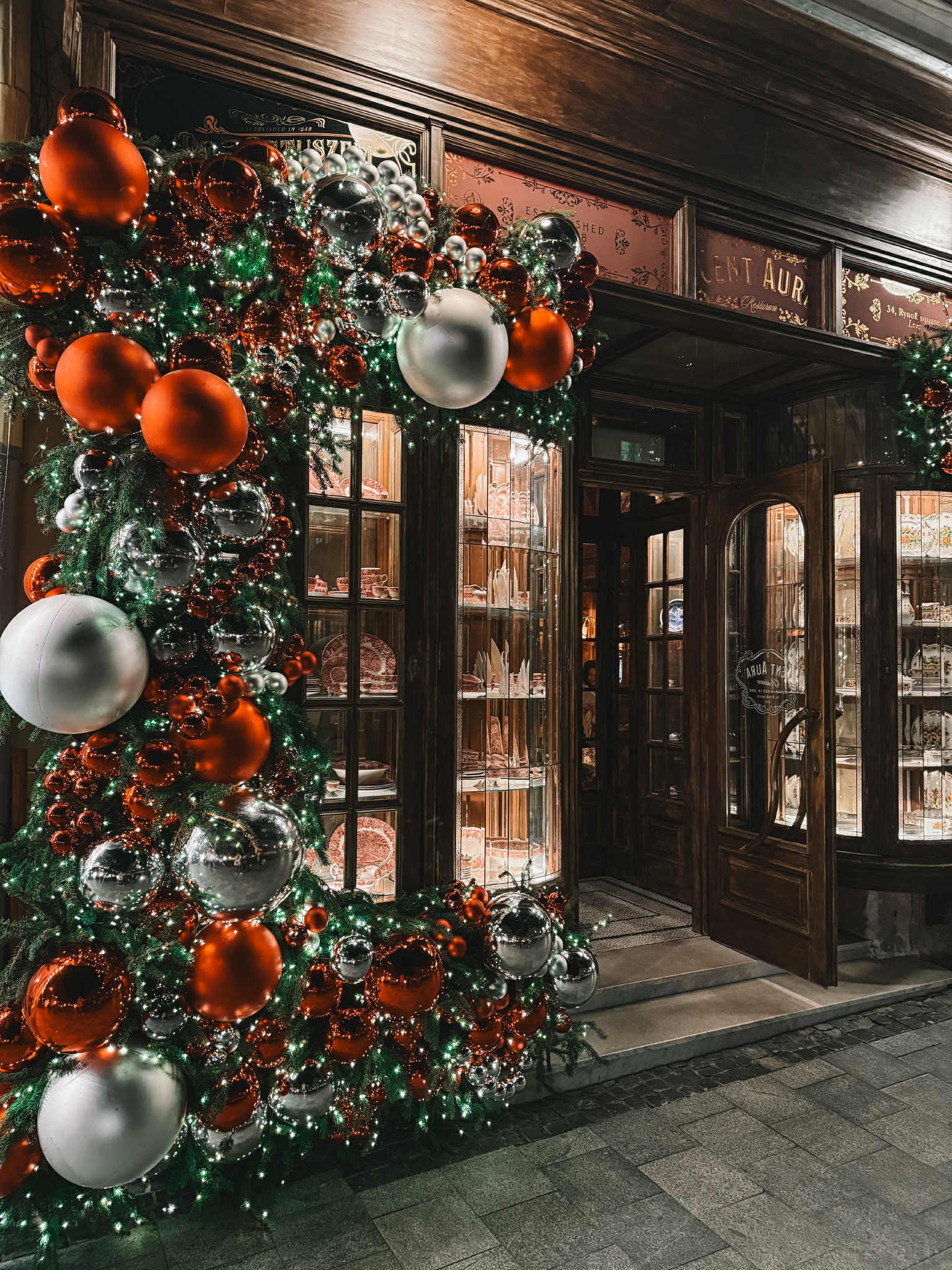 Фасад ресторану Tutti