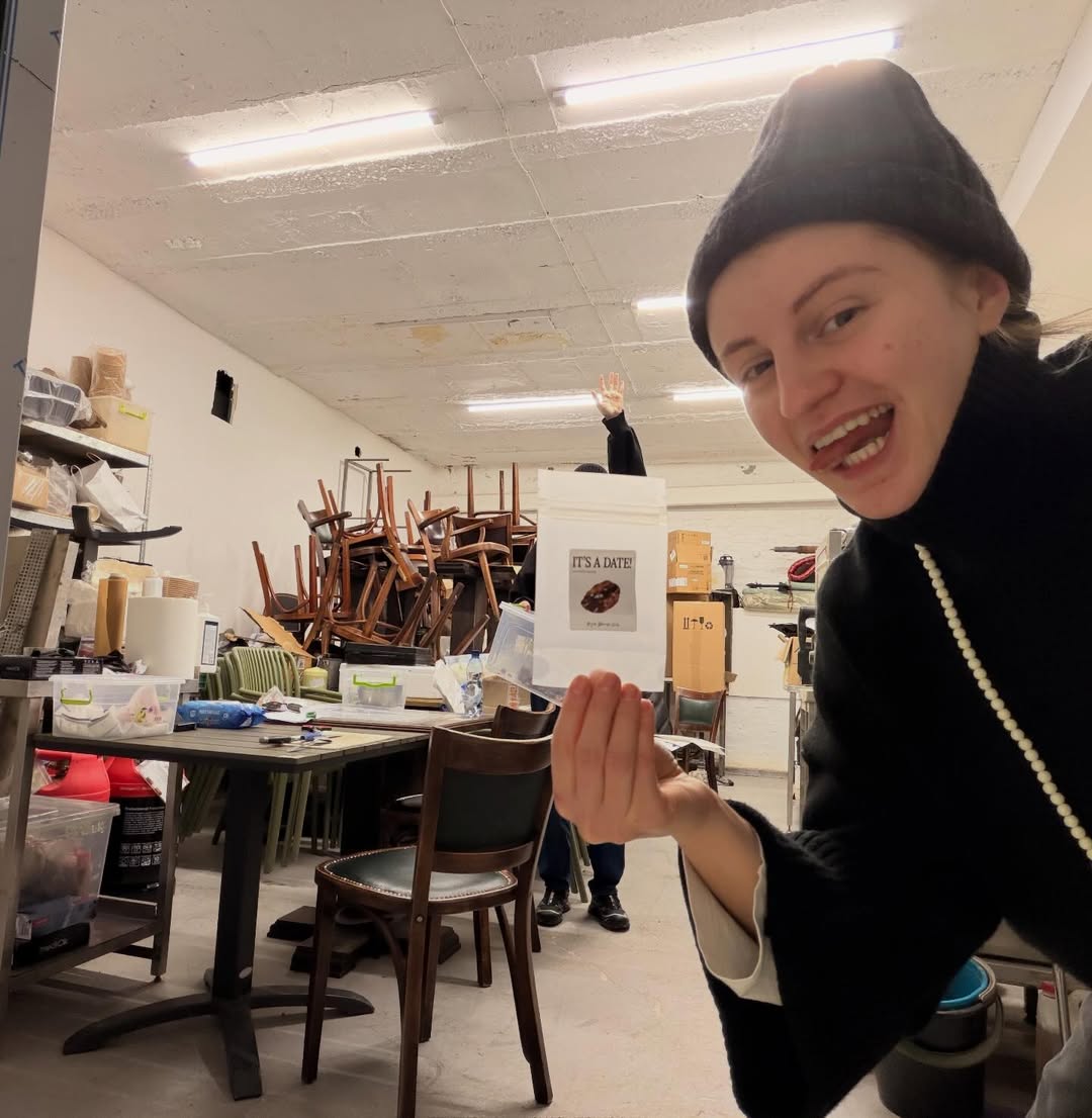 Юлія у приміщенні складу Kyiv dinner club