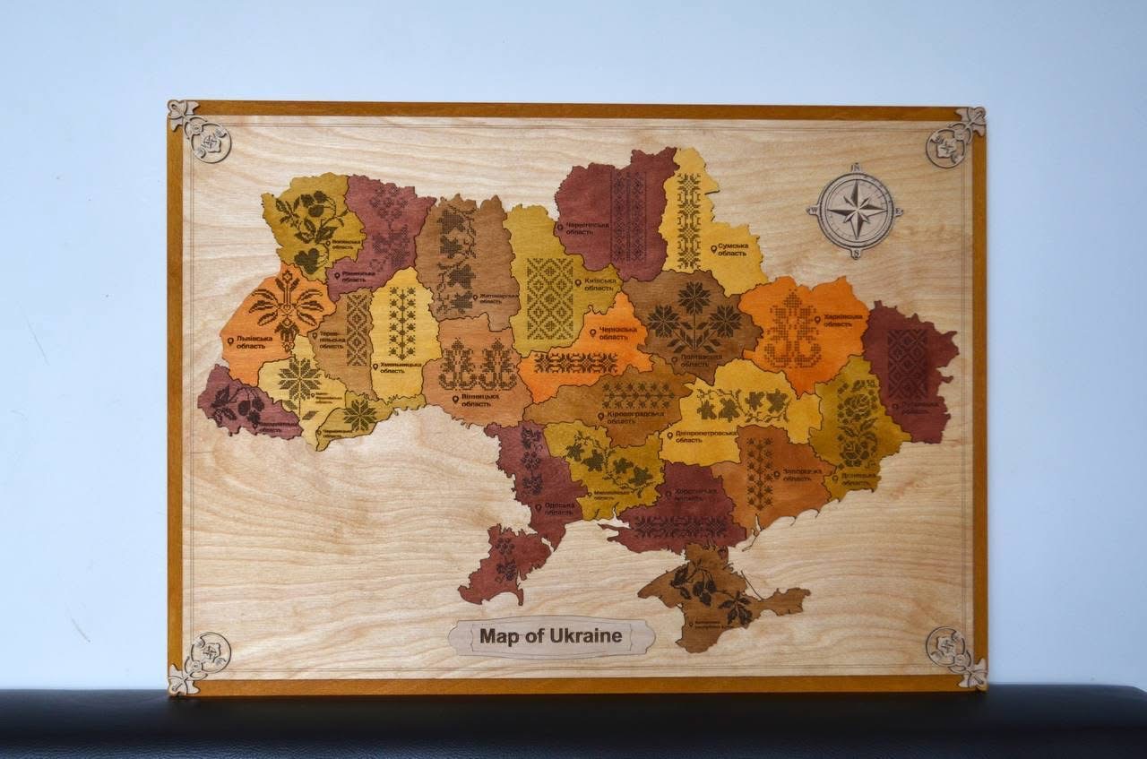 Мапа України у дереві